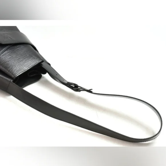 $2000 Authentic LOUIS VUITTON Epi Sac D'Epaule in Black. - Picture 8 of 17